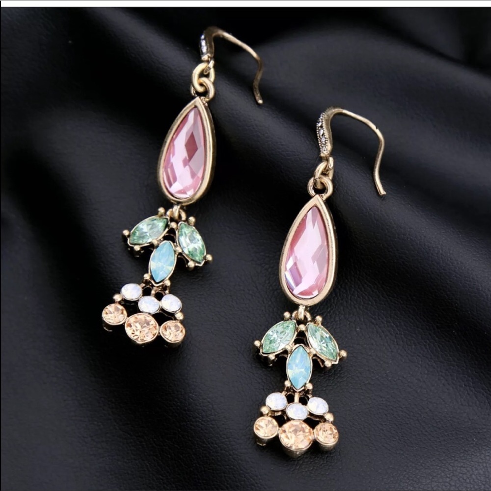 Stunning Crystal Drop Earrings. NWT